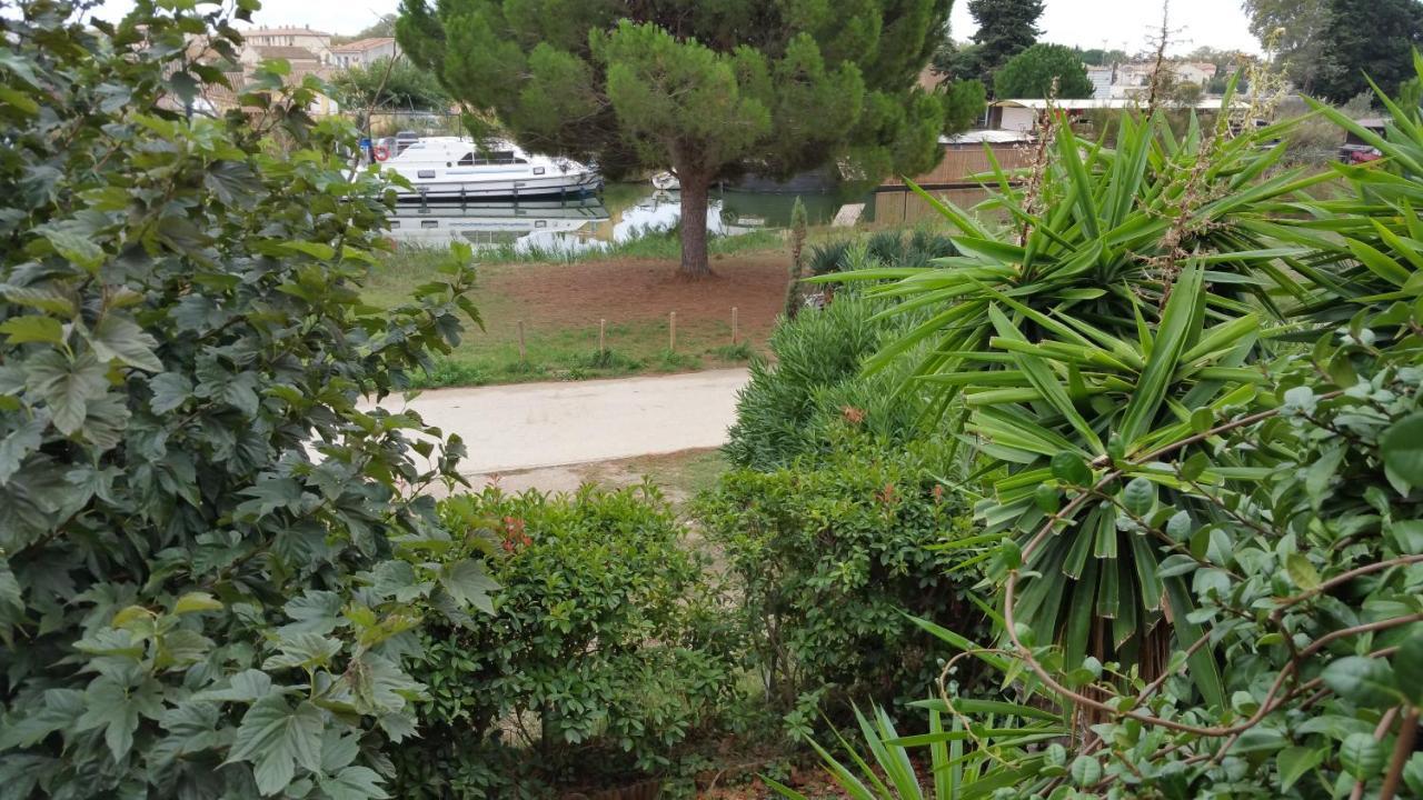 Hotel Canal Aigues Mortes Bagian luar foto